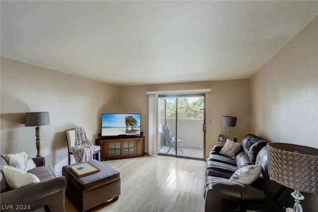 MLS: 2593208 Condo For Sale