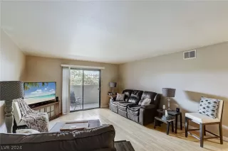 Photo #6: 2593208 Listing 