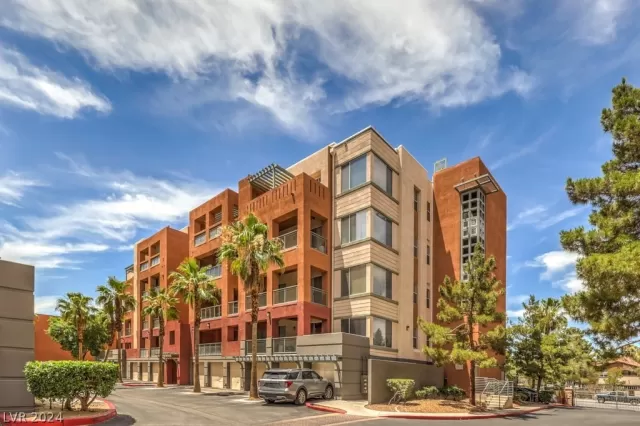 MLS: 2593264 Condo For Sale