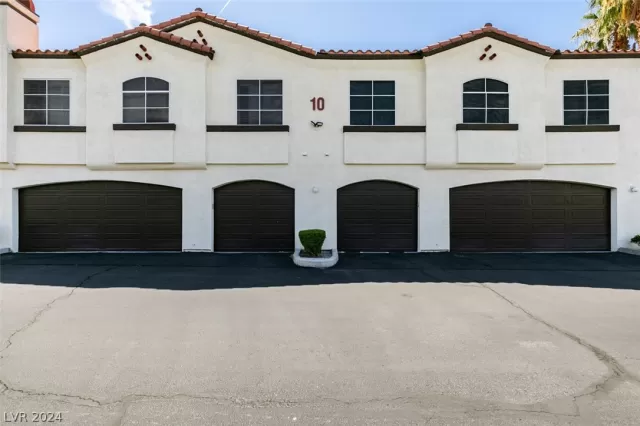 MLS: 2593325 Condo For Sale