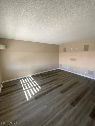 Photo #3: 2593376 Listing 