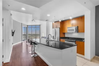 Photo #6: 2593387 Listing