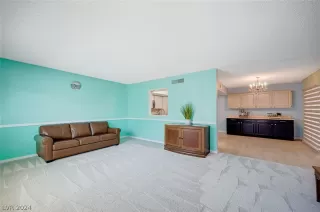 Photo #4: 2593452 Listing