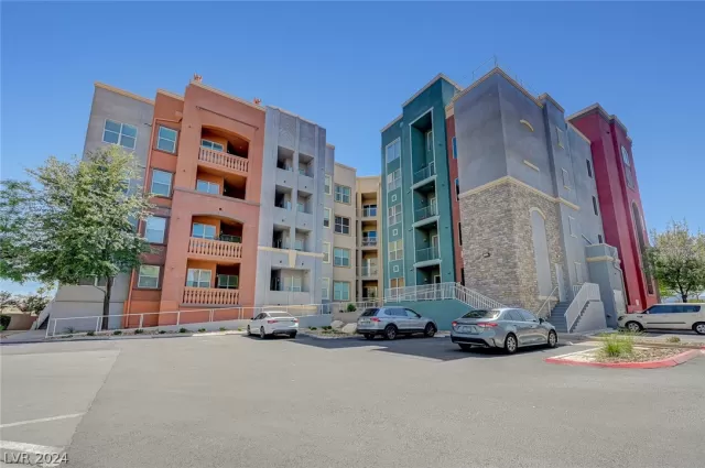 MLS: 2593476 Condo For Sale