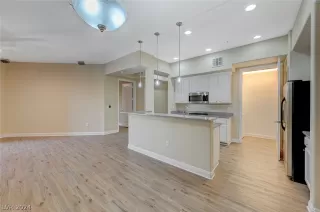 Photo #5: 2593476 Listing