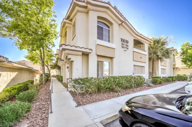 MLS: 2593511 Condo For Sale