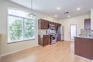 Photo #6: 2593511 Listing