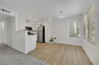 Photo #5: 2593517 Listing 