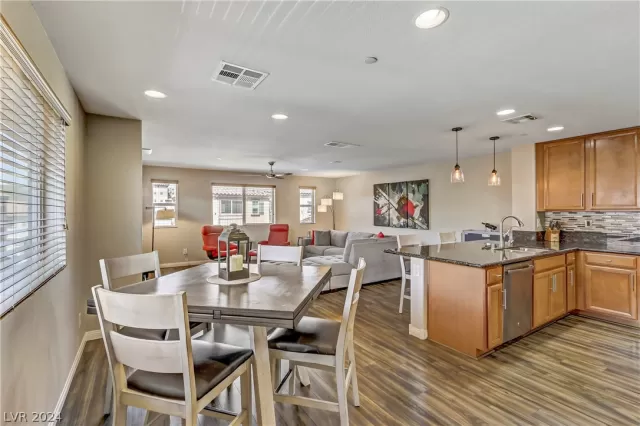 MLS: 2593521 Condo For Sale