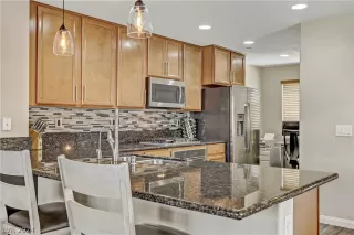 Photo #2: 2593521 Listing