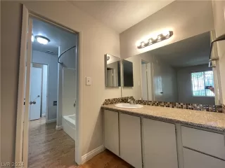 Photo #4: 2593523 Listing 