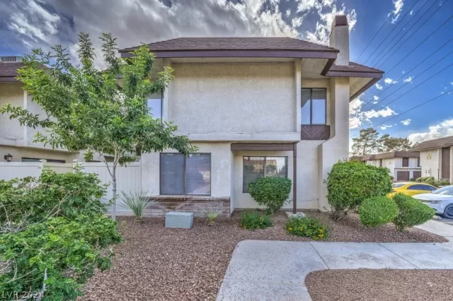 MLS: 2593602 Condo For Sale