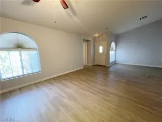 Photo #4: 2593645 Listing 