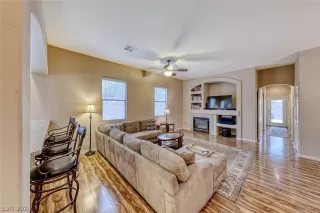 Photo #5: 2593656 Listing