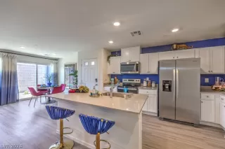 Photo #3: 2593742 Listing