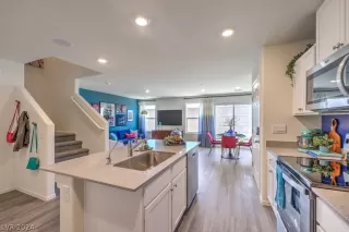 Photo #4: 2593742 Listing