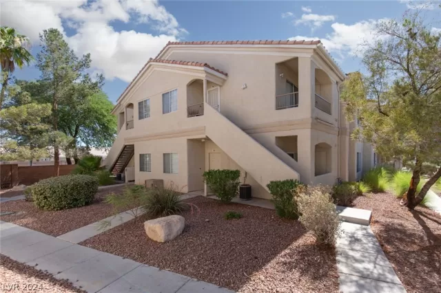 MLS: 2593760 Condo For Sale