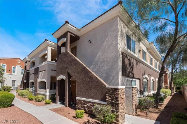 MLS: 2593771 Condo For Sale