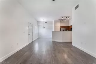 Photo #3: 2593771 Listing