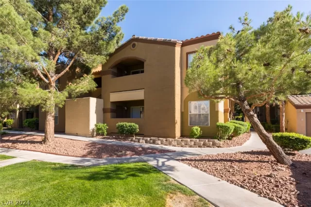 MLS: 2593777 Condo For Sale