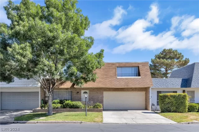 MLS: 2593793 Condo For Sale