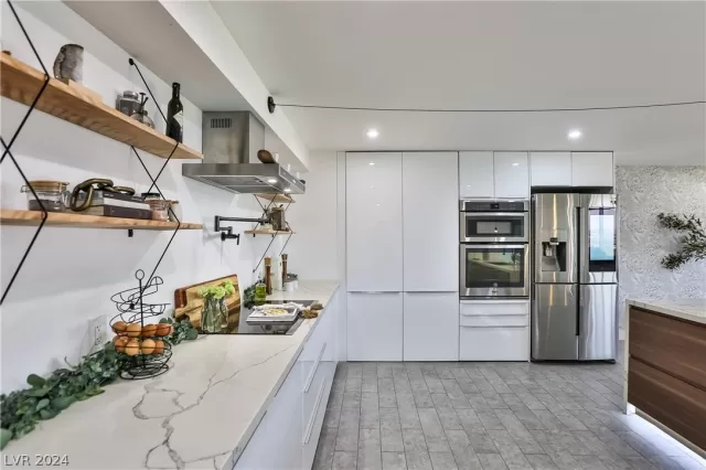 MLS: 2593796 Condo For Sale