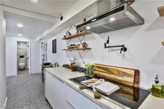 Photo #1: 2593796 Listing