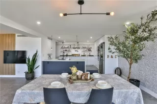 Photo #3: 2593796 Listing