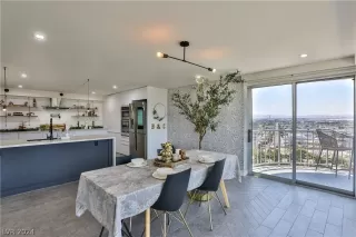 Photo #4: 2593796 Listing