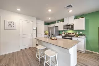 Photo #5: 2593798 Listing