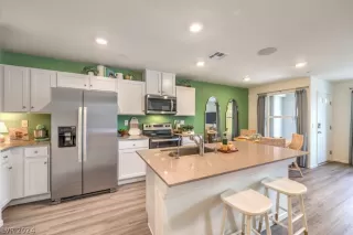 Photo #6: 2593798 Listing