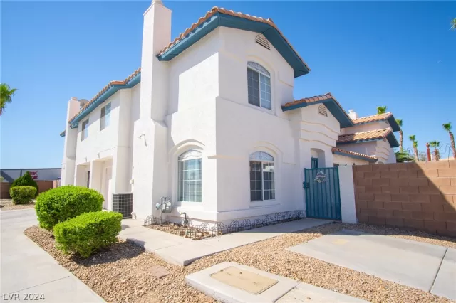 MLS: 2593803 Condo For Sale