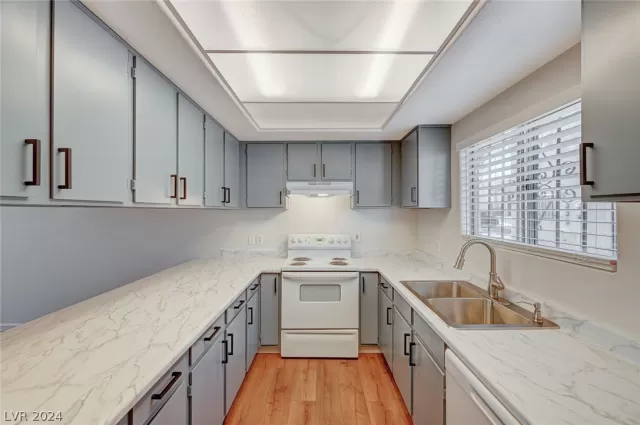 MLS: 2593826 Condo For Sale