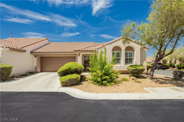 MLS: 2593857 Condo For Sale