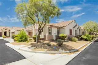 Photo #3: 2593857 Listing