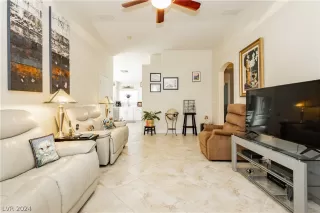 Photo #4: 2593857 Listing