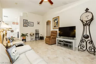 Photo #5: 2593857 Listing