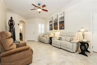 Photo #6: 2593857 Listing