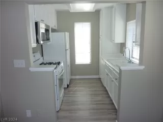 Photo #6: 2593869 Listing 