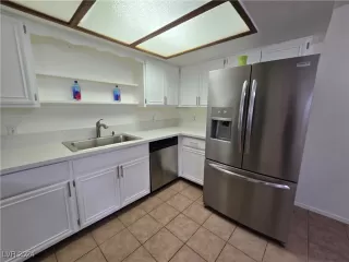 Photo #5: 2593887 Listing 