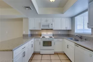 Photo #4: 2593937 Listing 