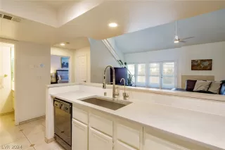 Photo #4: 2593983 Listing