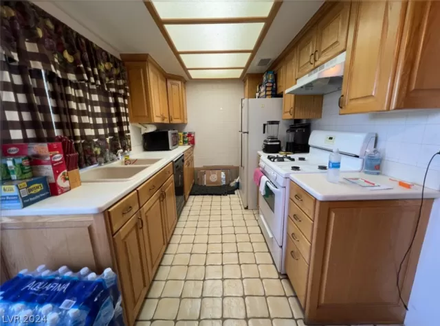 MLS: 2593984 Condo For Sale