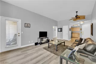 Photo #3: 2593995 Listing