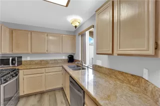 Photo #6: 2593995 Listing