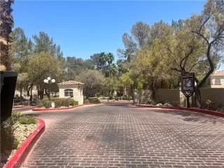 Photo #1: 2593997 Listing 