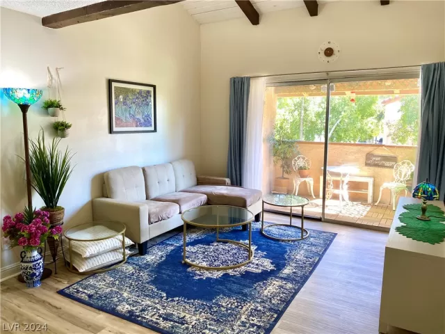 MLS: 2594005 Condo For Sale