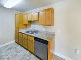 Photo #5: 2594009 Listing