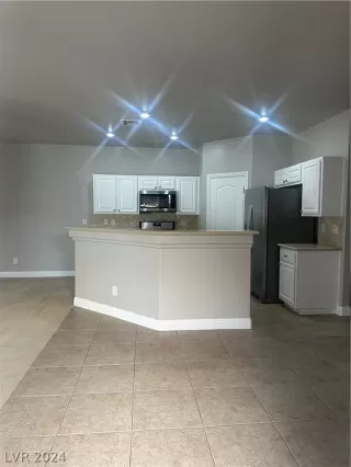 Photo #2: 2594028 Listing 