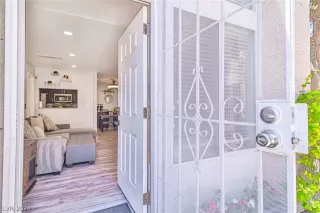 Photo #3: 2594035 Listing